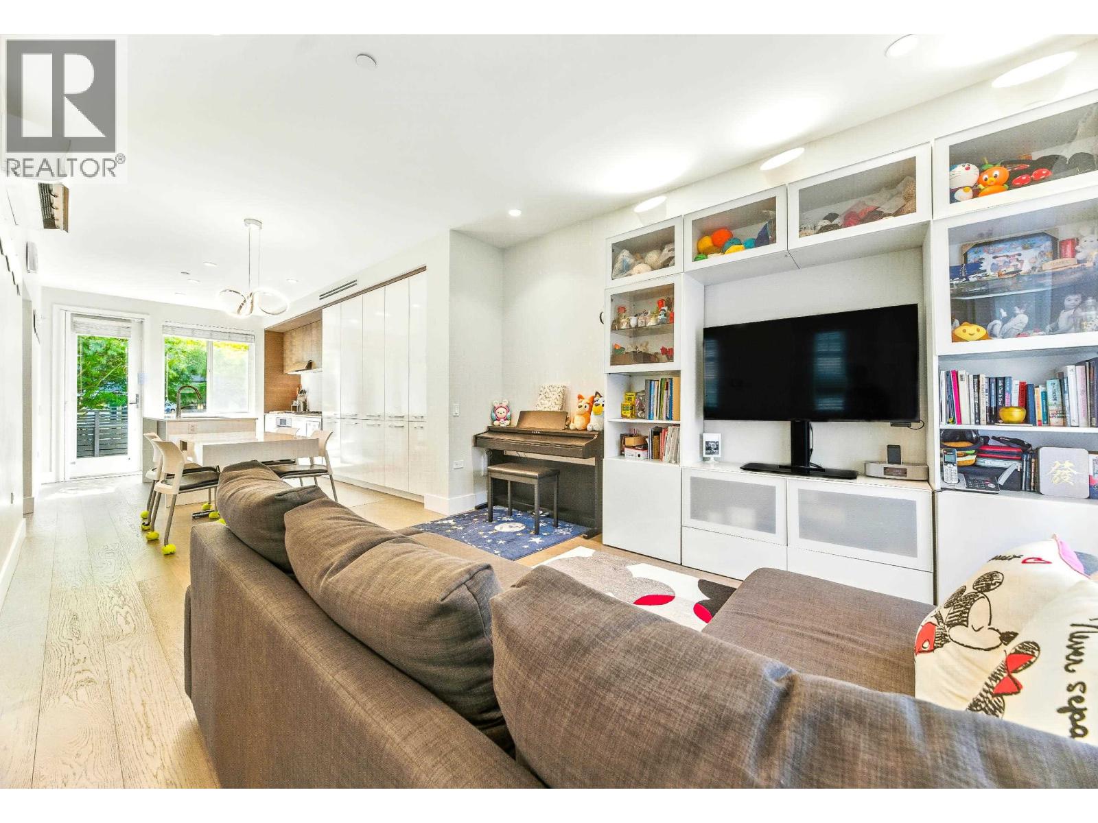 Photo 5 of 276 W 62nd Avenue, Vancouver BC
