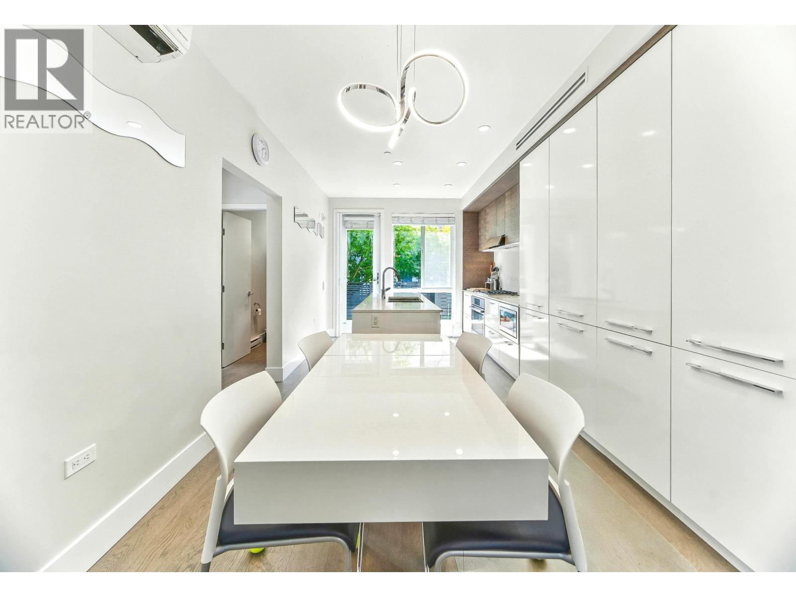Photo 8 of 276 W 62nd Avenue, Vancouver BC