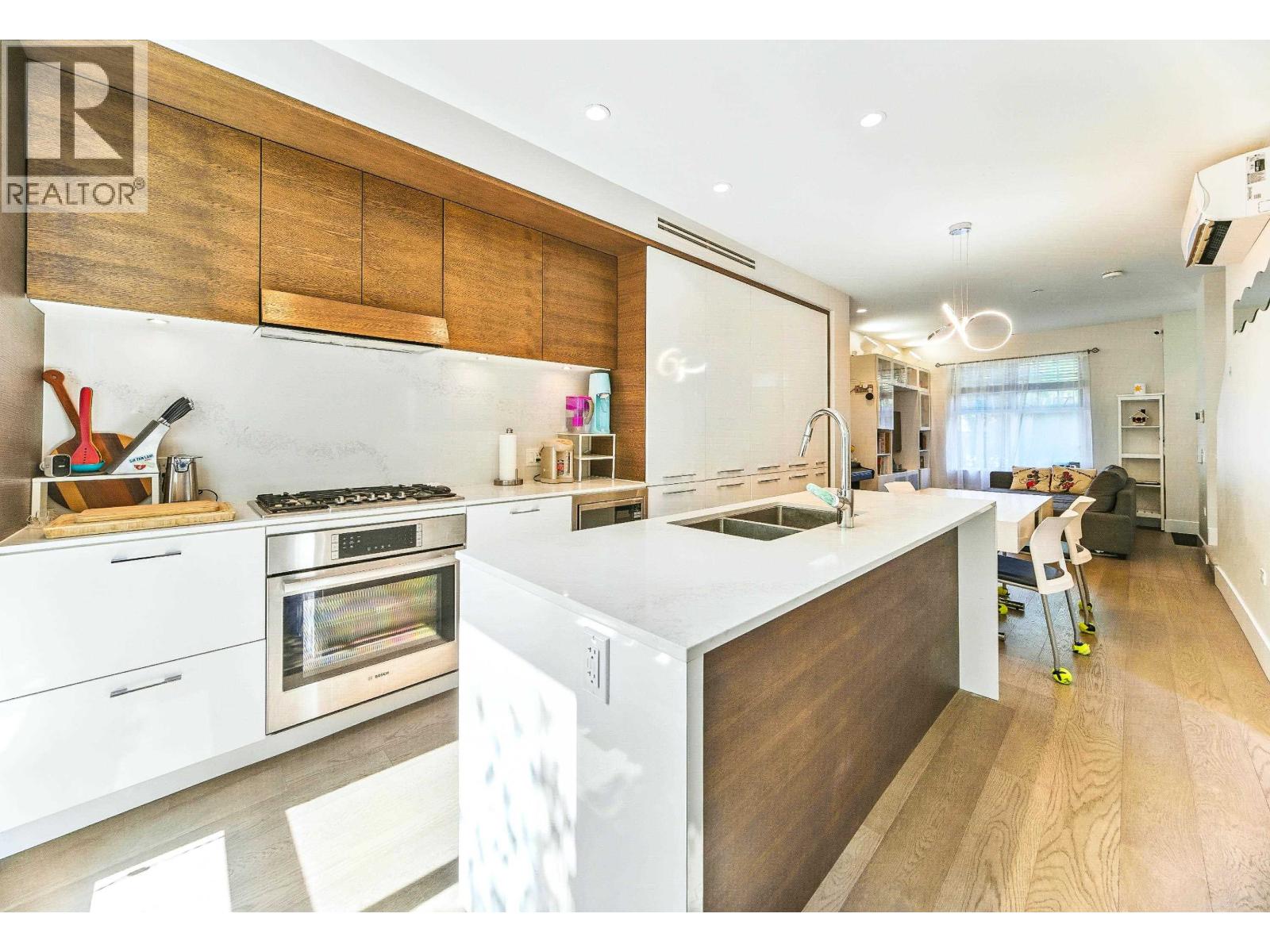 Photo 7 of 276 W 62nd Avenue, Vancouver BC