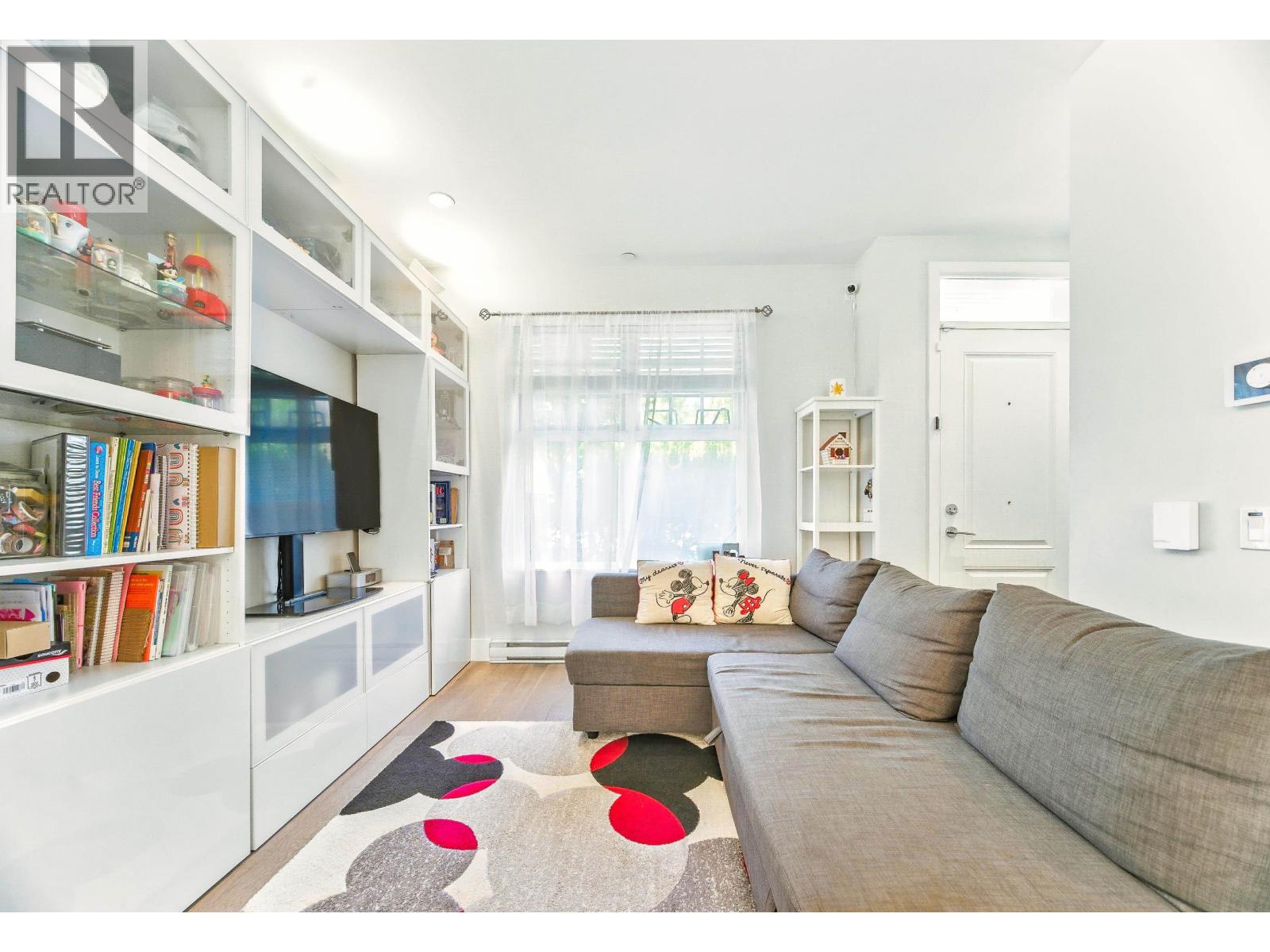 Photo 4 of 276 W 62nd Avenue, Vancouver BC
