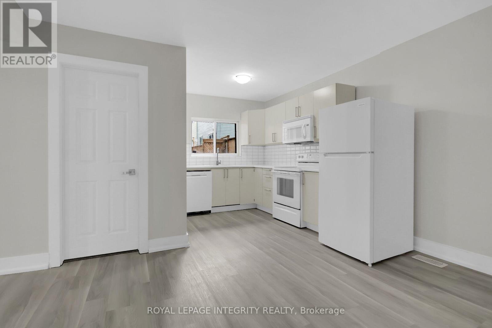 Photo 11 of 209 Hannah Street, Ottawa ON