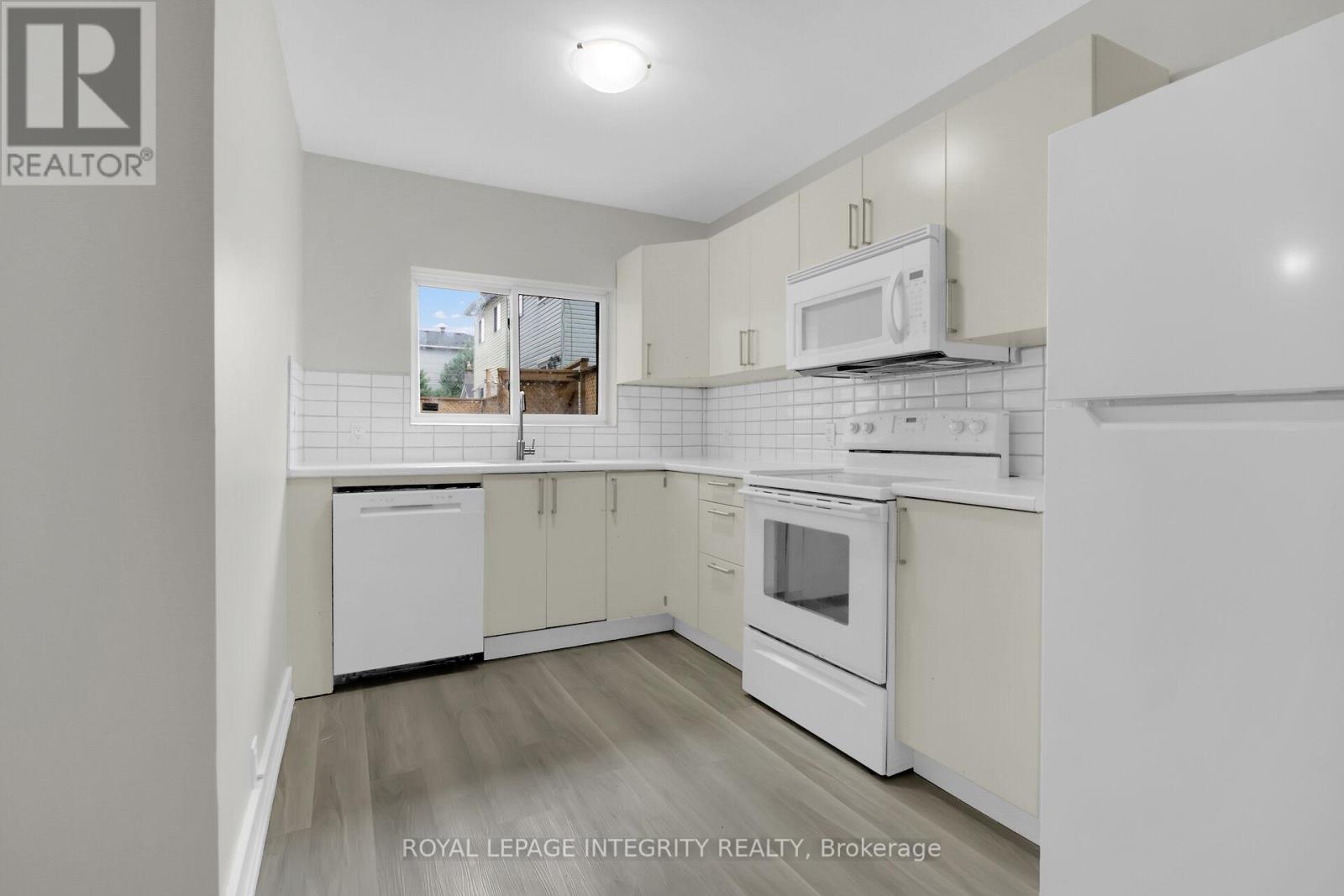 Photo 12 of 209 Hannah Street, Ottawa ON