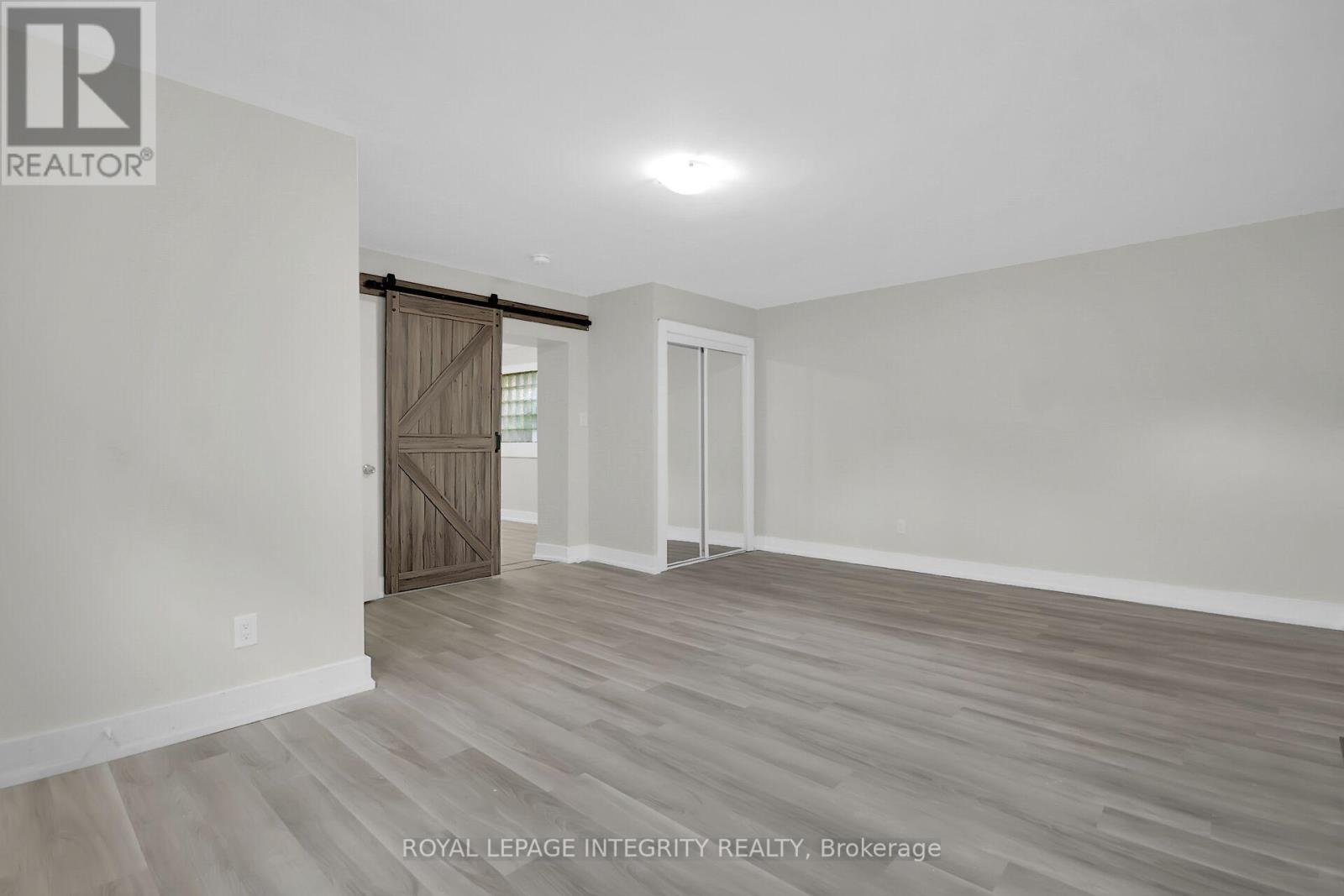 Photo 14 of 209 Hannah Street, Ottawa ON