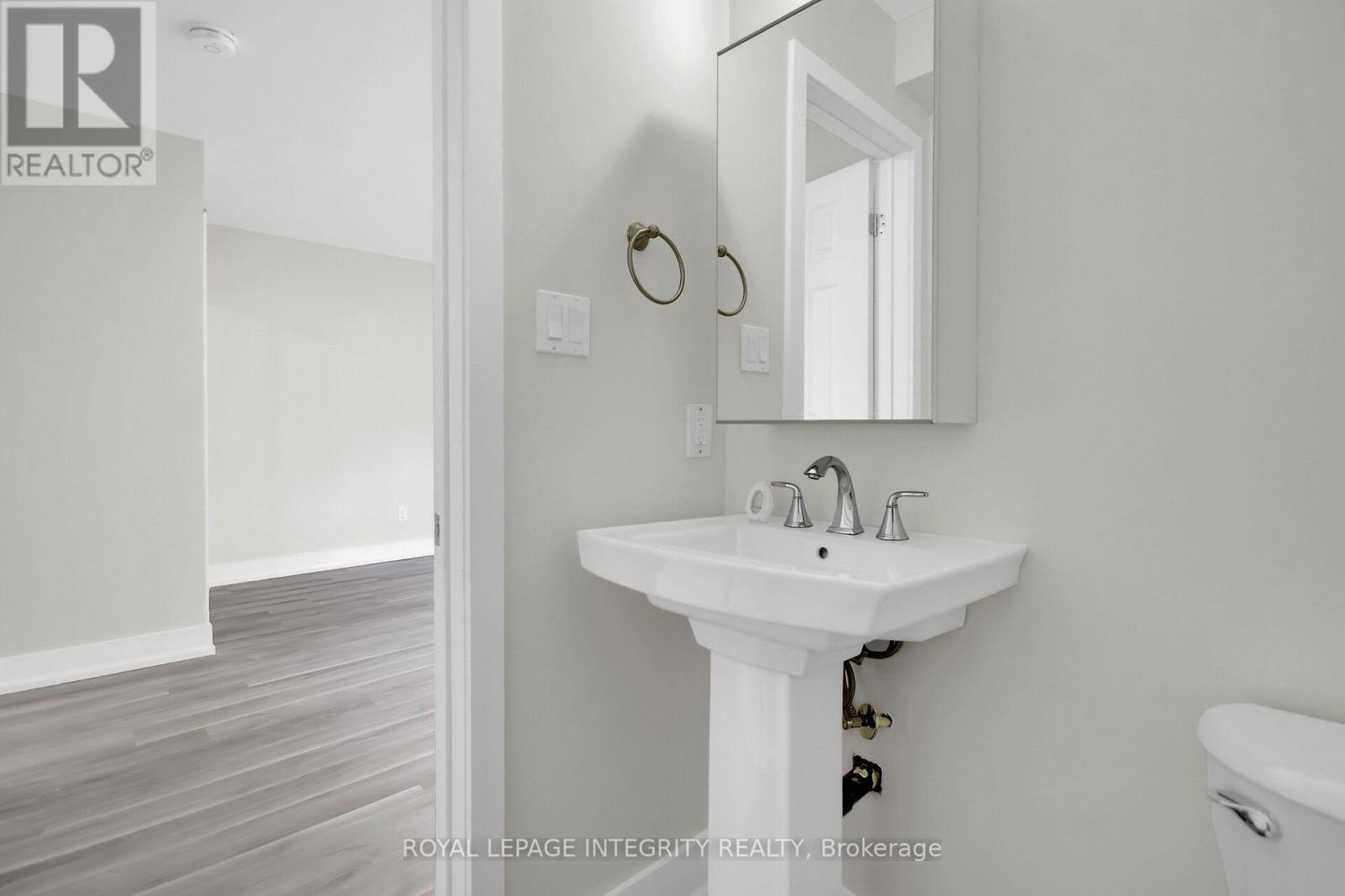 Photo 17 of 209 Hannah Street, Ottawa ON
