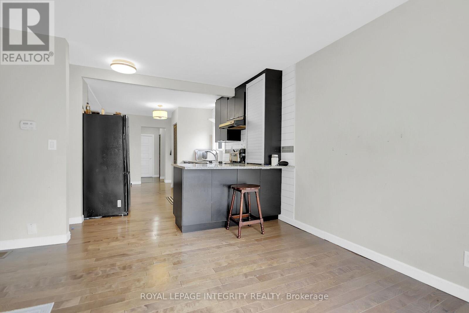 Photo 30 of 209 Hannah Street, Ottawa ON
