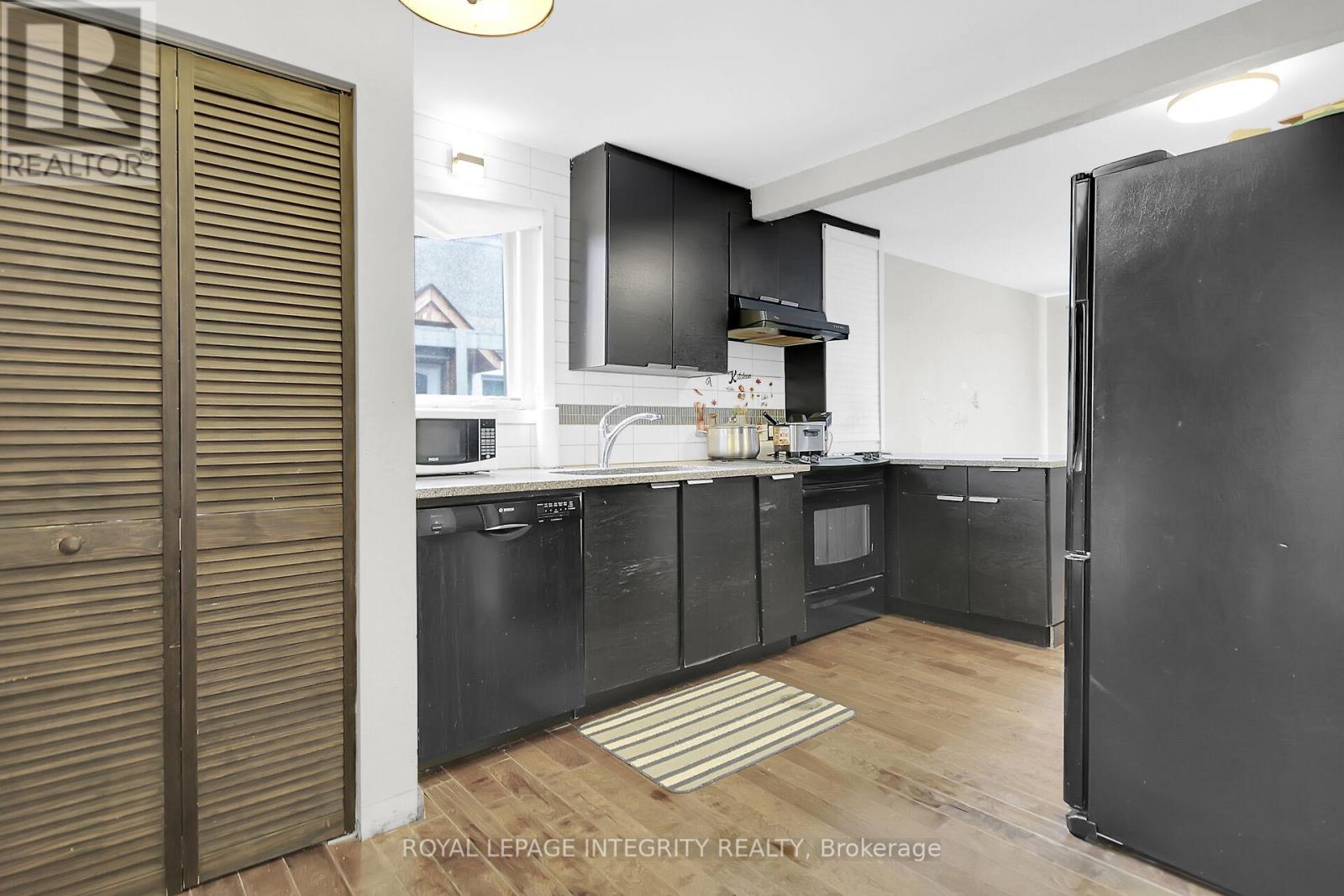 Photo 31 of 209 Hannah Street, Ottawa ON