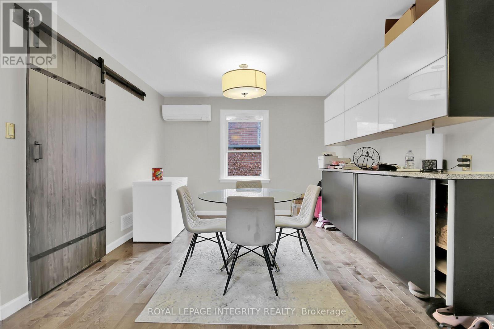 Photo 33 of 209 Hannah Street, Ottawa ON