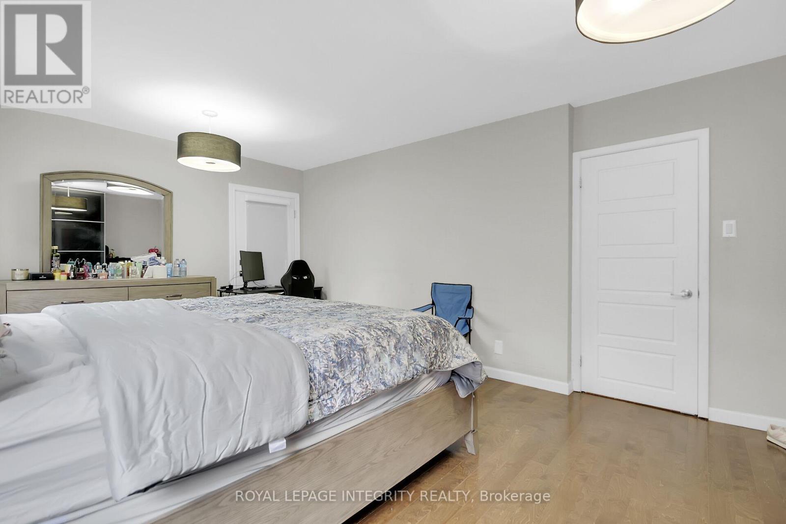 Photo 36 of 209 Hannah Street, Ottawa ON