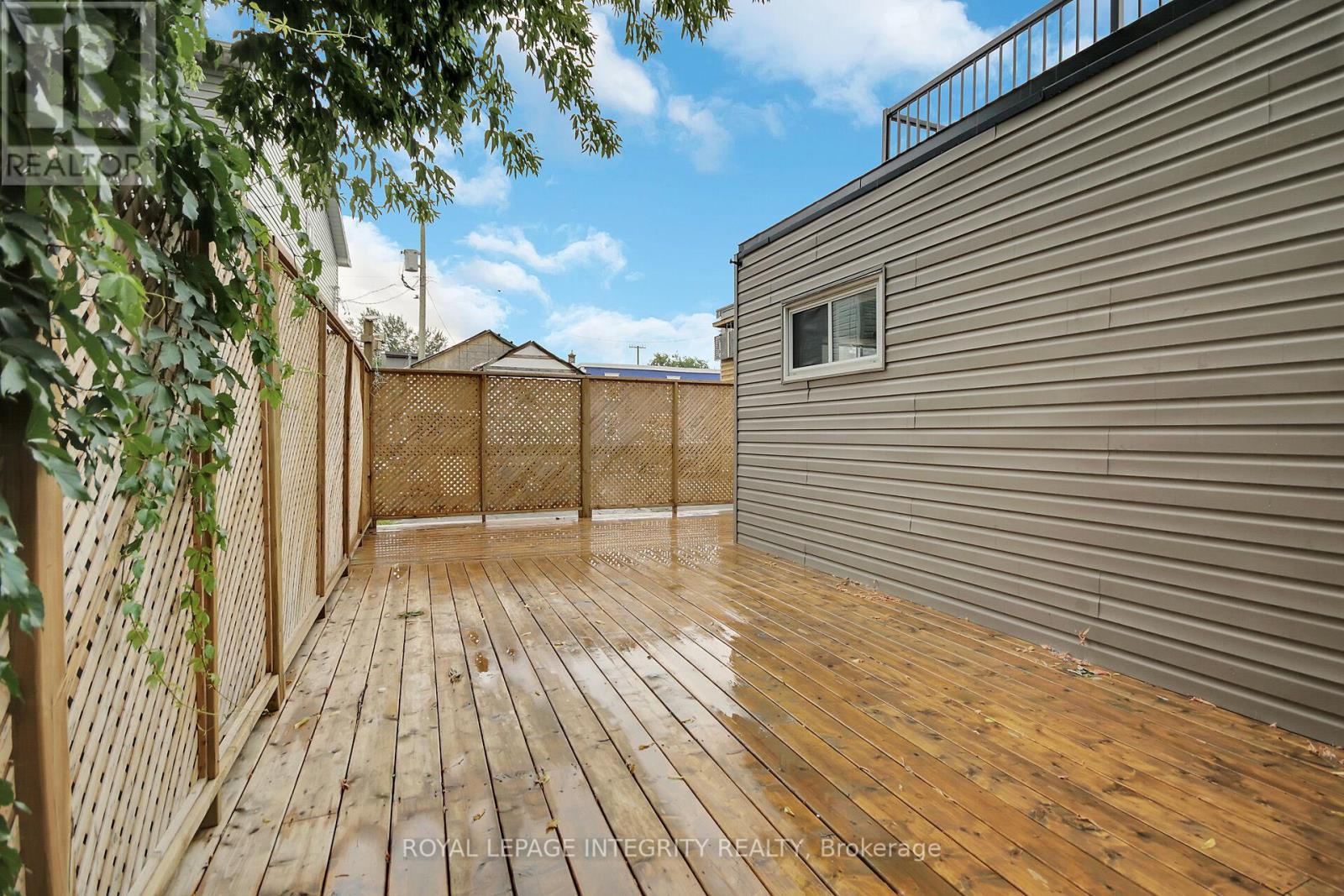 Photo 45 of 209 Hannah Street, Ottawa ON
