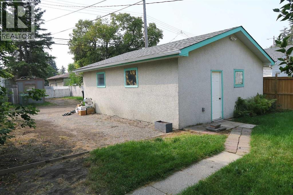 Photo 2 of 2429 Holly Drive Se, Calgary AB