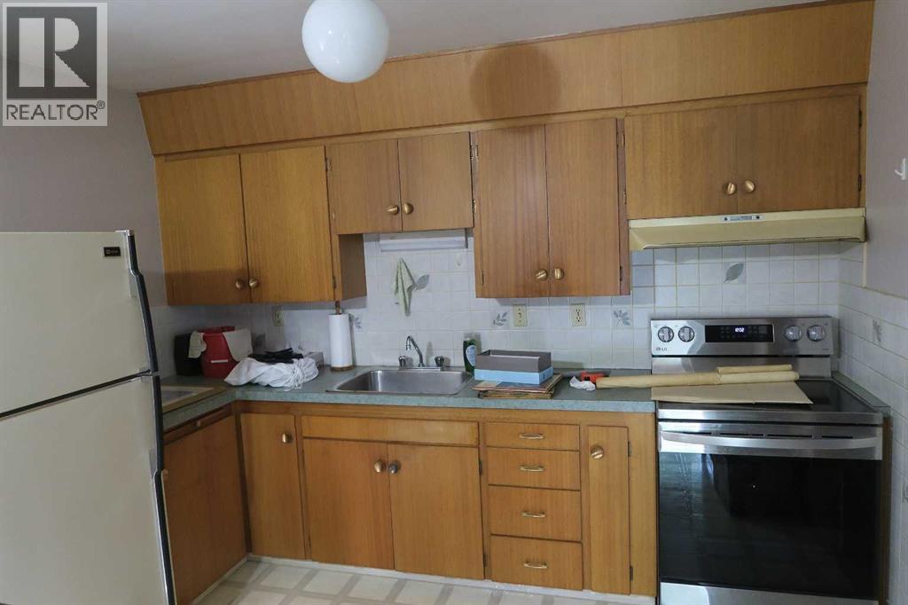 Photo 6 of 2429 Holly Drive Se, Calgary AB