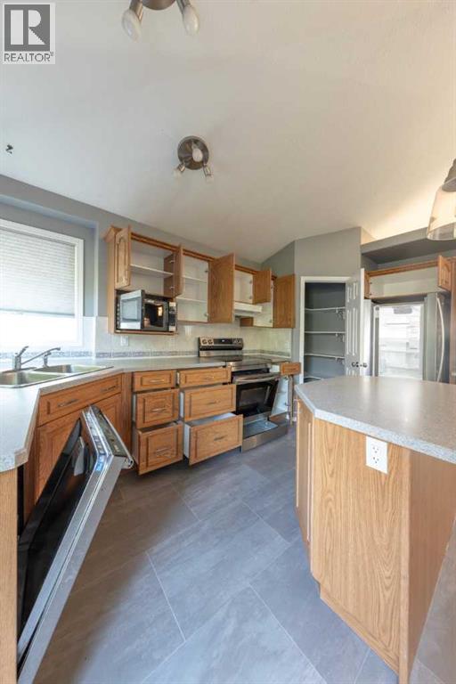 Photo 10 of 3106 65 Ave, Lloydminster AB