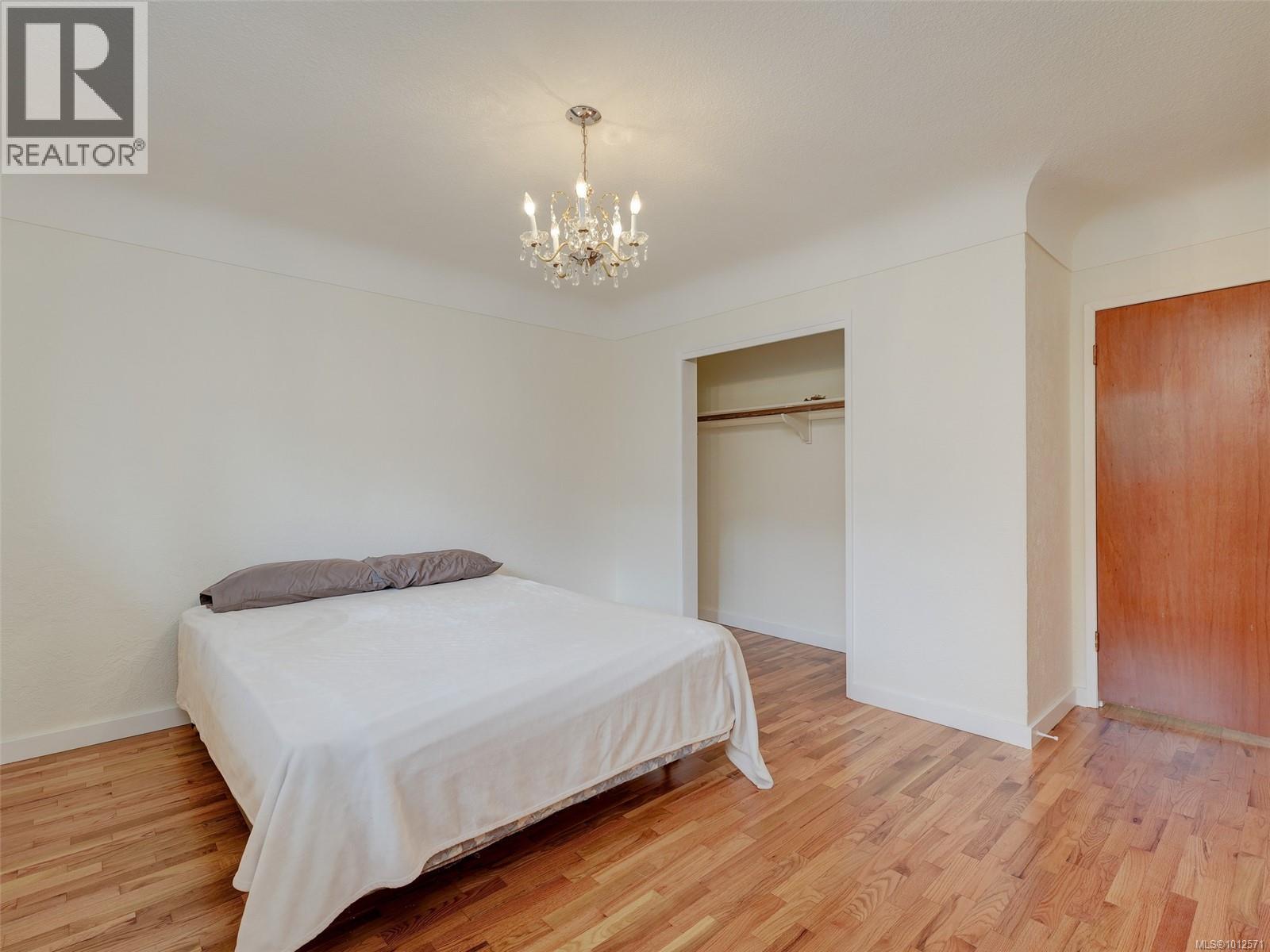 Photo 12 of 1005 Lodge Ave, Saanich BC