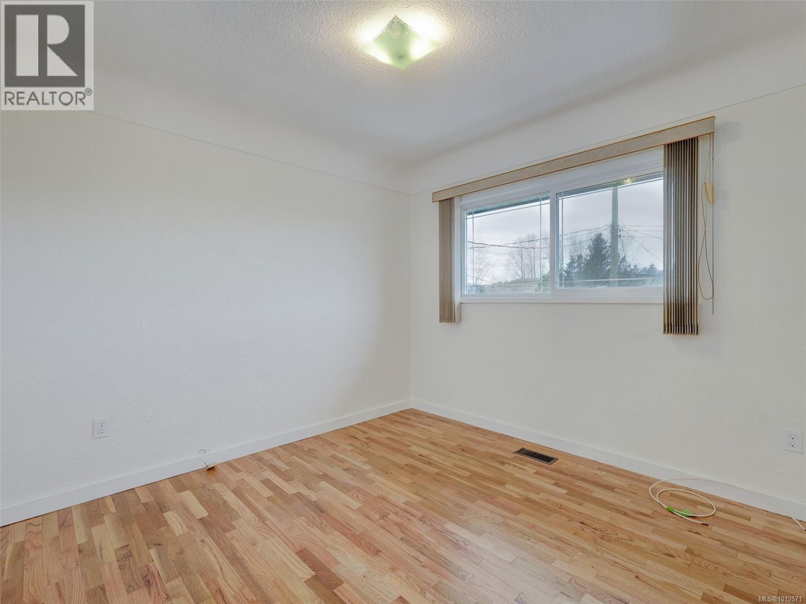 Photo 20 of 1005 Lodge Ave, Saanich BC