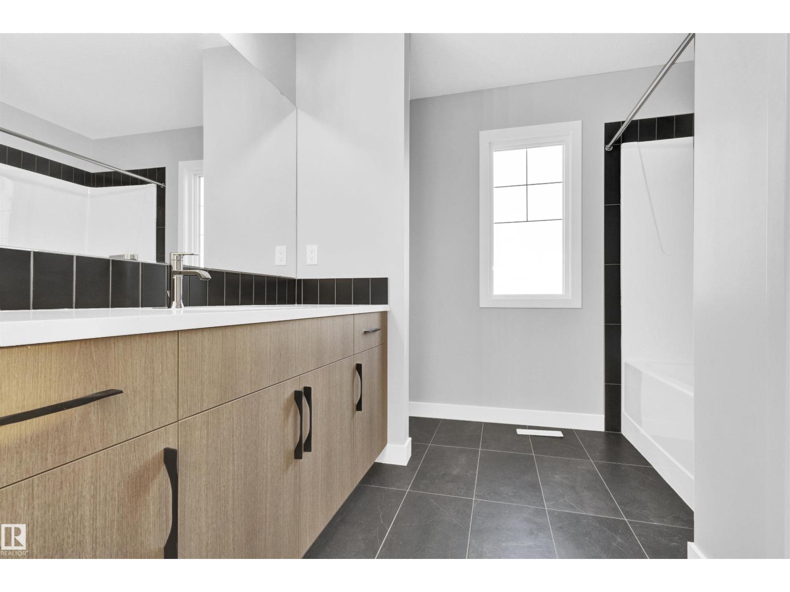 Photo 10 of 266 Paterson Li Sw, Edmonton AB