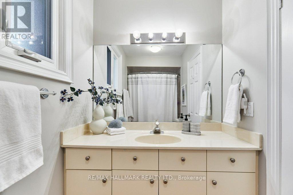 Photo 32 of 10 Glentworth Road, Toronto ON