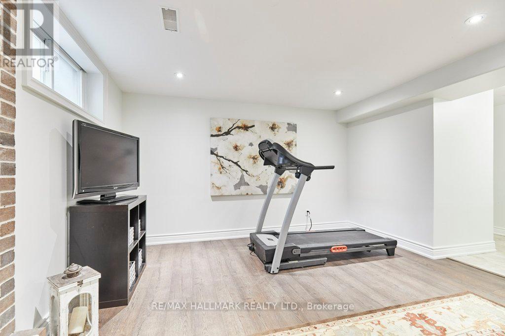 Photo 36 of 10 Glentworth Road, Toronto ON