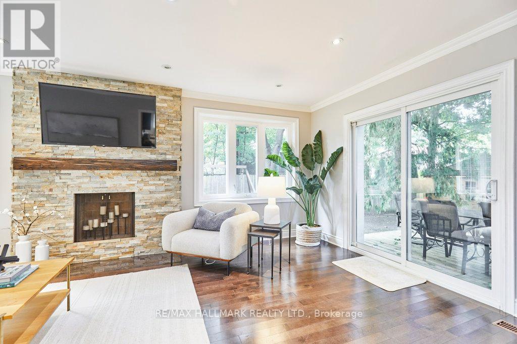 Photo 6 of 10 Glentworth Road, Toronto ON