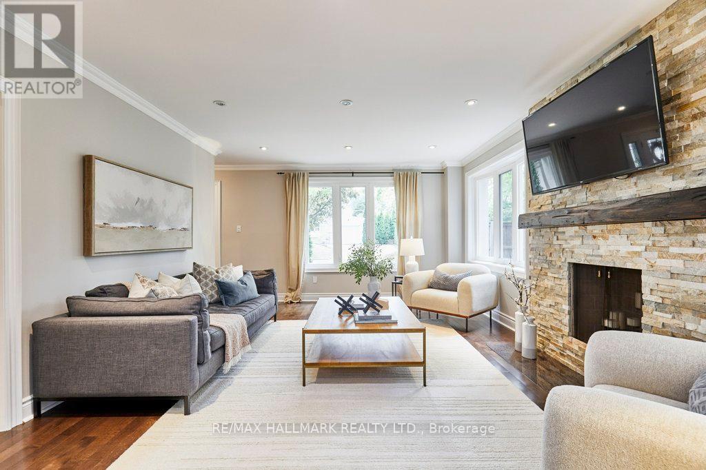 Photo 7 of 10 Glentworth Road, Toronto ON