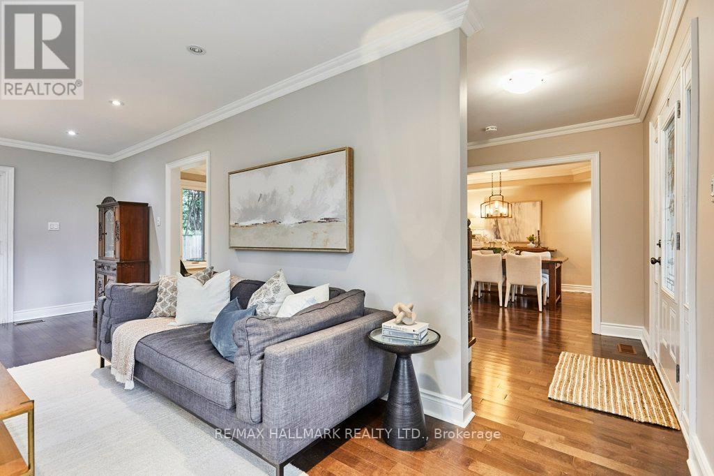 Photo 8 of 10 Glentworth Road, Toronto ON