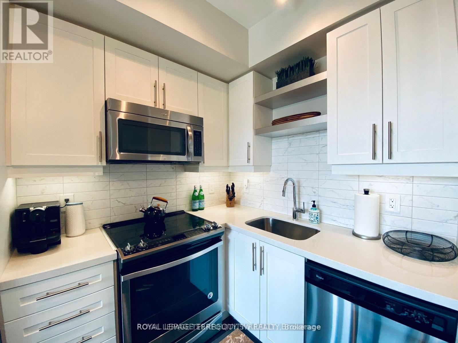 Photo 12 of Lph 28 525 Adelaide Street W, Toronto ON