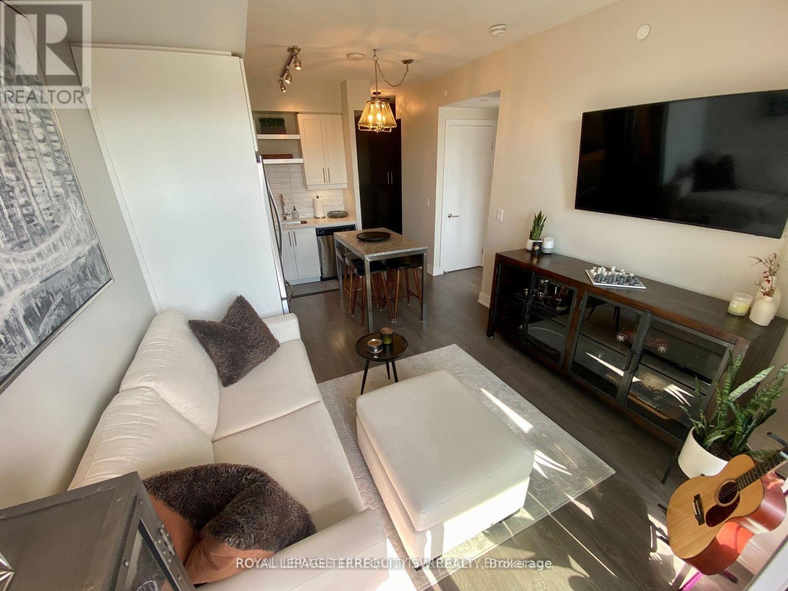 Photo 13 of Lph 28 525 Adelaide Street W, Toronto ON