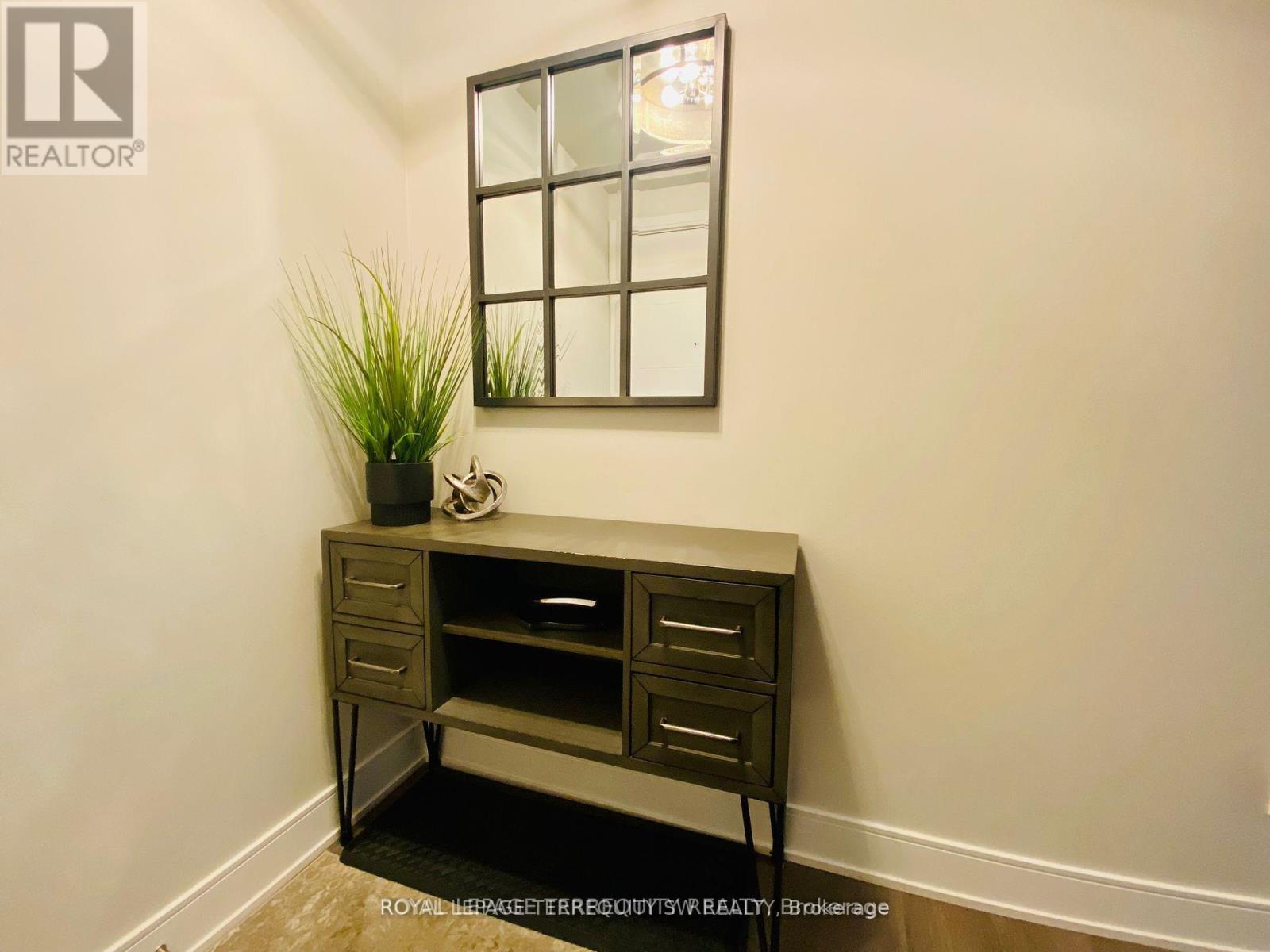 Photo 6 of Lph 28 525 Adelaide Street W, Toronto ON