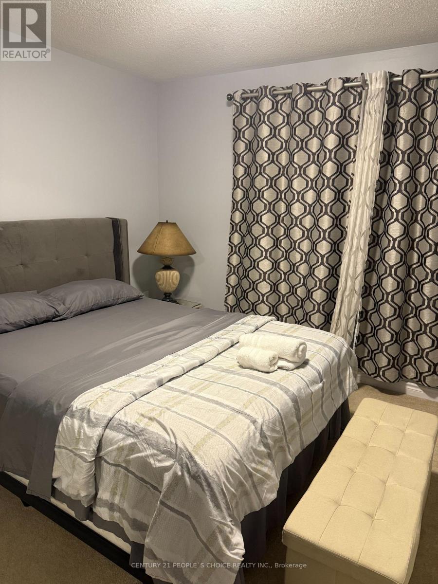 Photo 10 of 4 465 Beresford Path, Oshawa ON