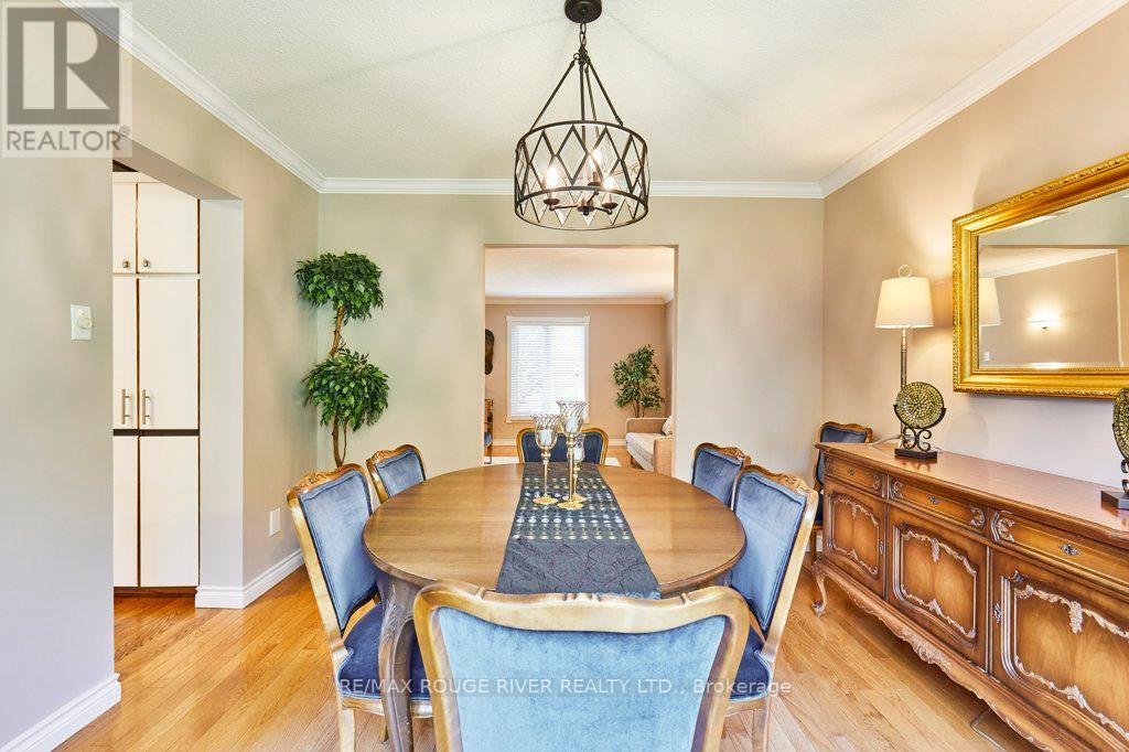 Photo 10 of 14 Karen Ann Crescent, Toronto ON