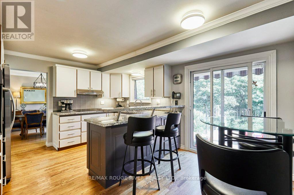 Photo 12 of 14 Karen Ann Crescent, Toronto ON