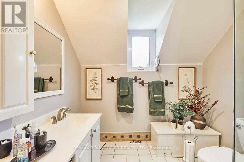 Photo 27 of 14 Karen Ann Crescent, Toronto ON