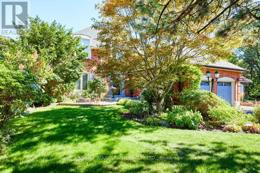 Photo 3 of 14 Karen Ann Crescent, Toronto ON