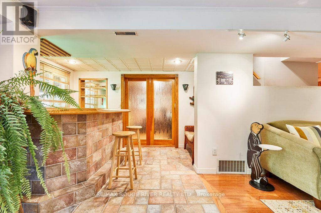 Photo 38 of 14 Karen Ann Crescent, Toronto ON