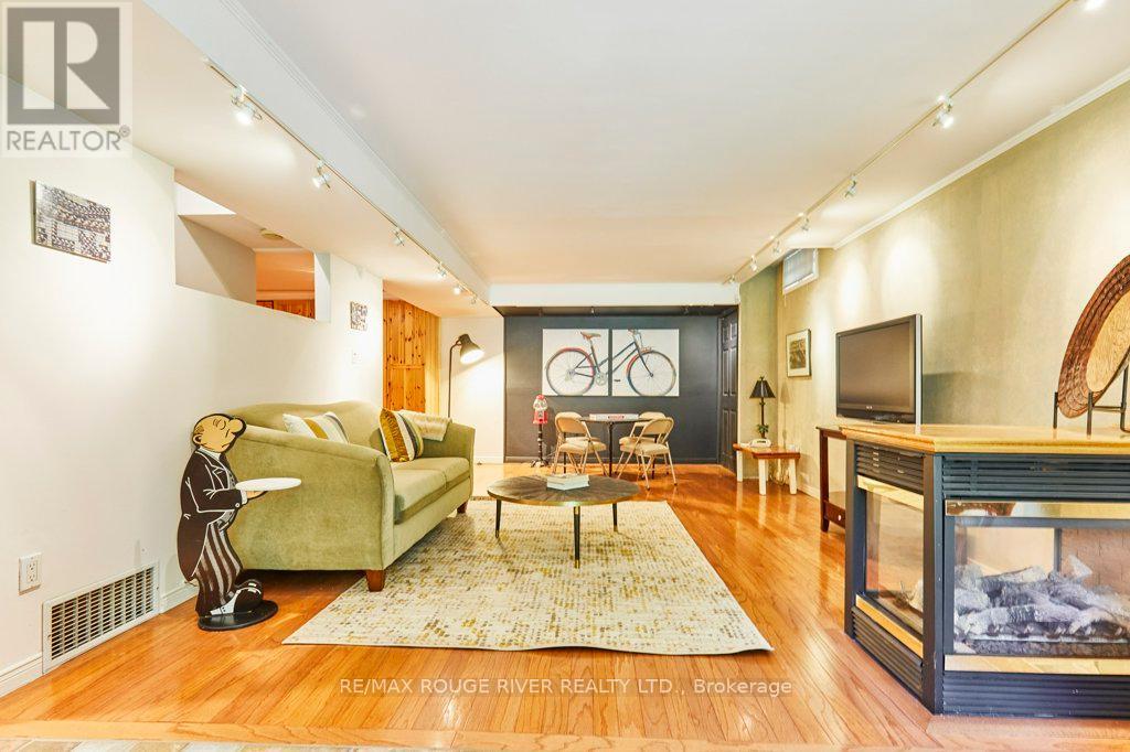 Photo 40 of 14 Karen Ann Crescent, Toronto ON