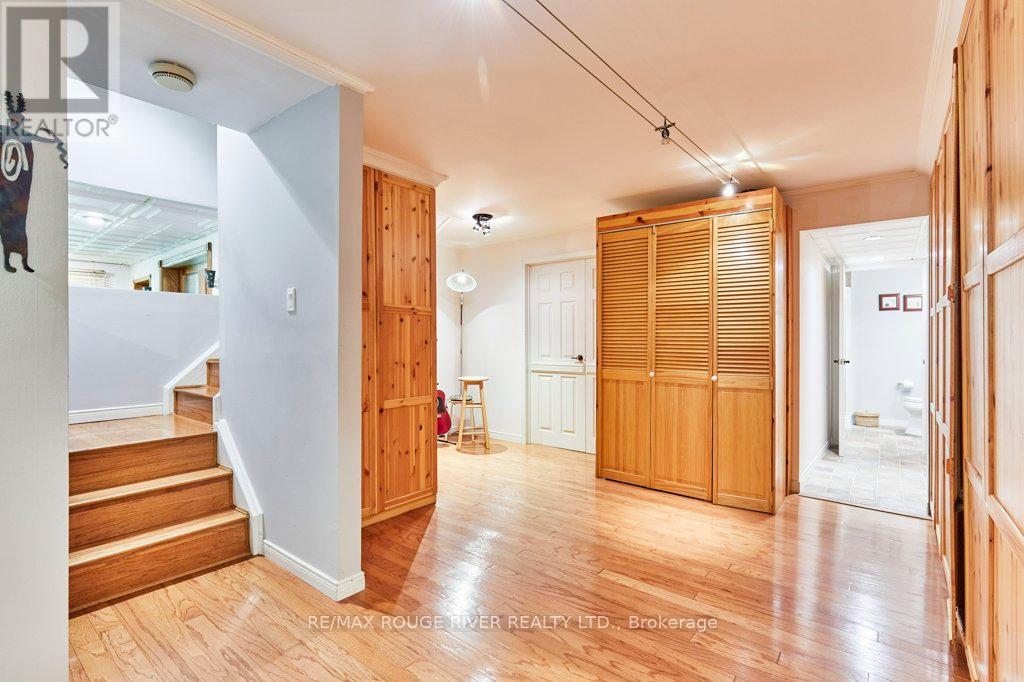Photo 41 of 14 Karen Ann Crescent, Toronto ON