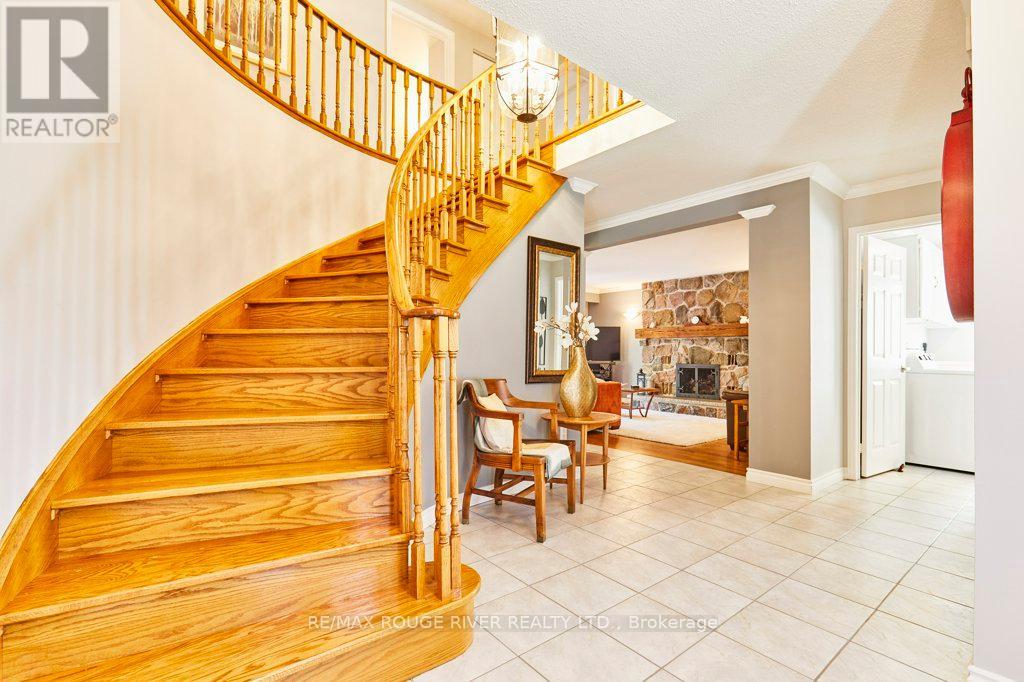 Photo 6 of 14 Karen Ann Crescent, Toronto ON