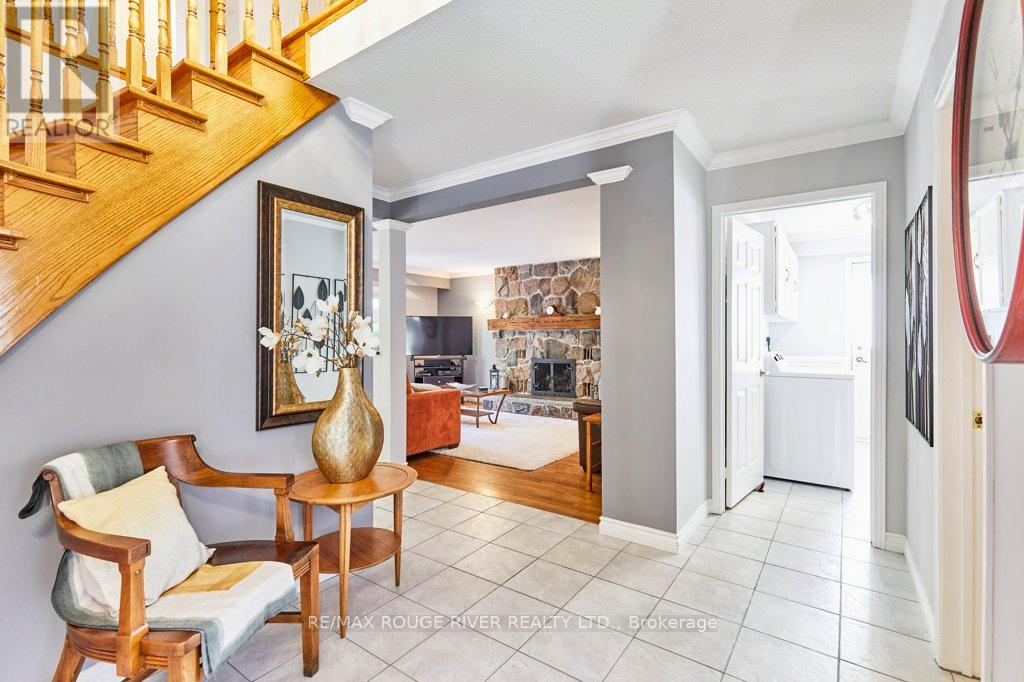Photo 7 of 14 Karen Ann Crescent, Toronto ON