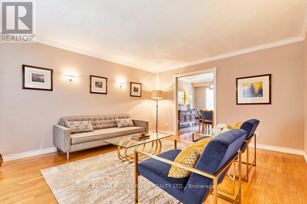 Photo 8 of 14 Karen Ann Crescent, Toronto ON