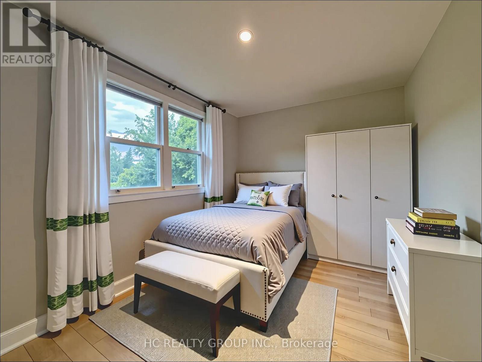 Photo 3 of Upper 94 Prospect Street, Newmarket ON