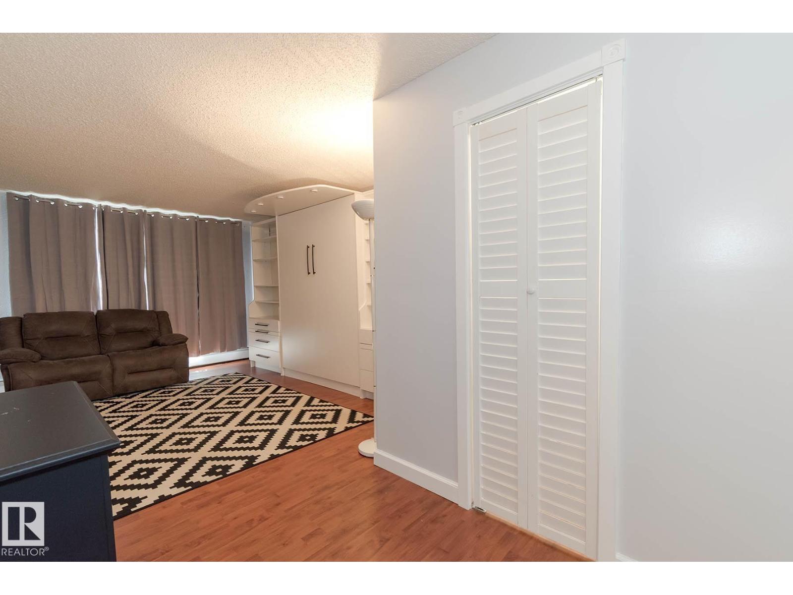 Photo 13 of 102 11325 109 Av Nw, Edmonton AB