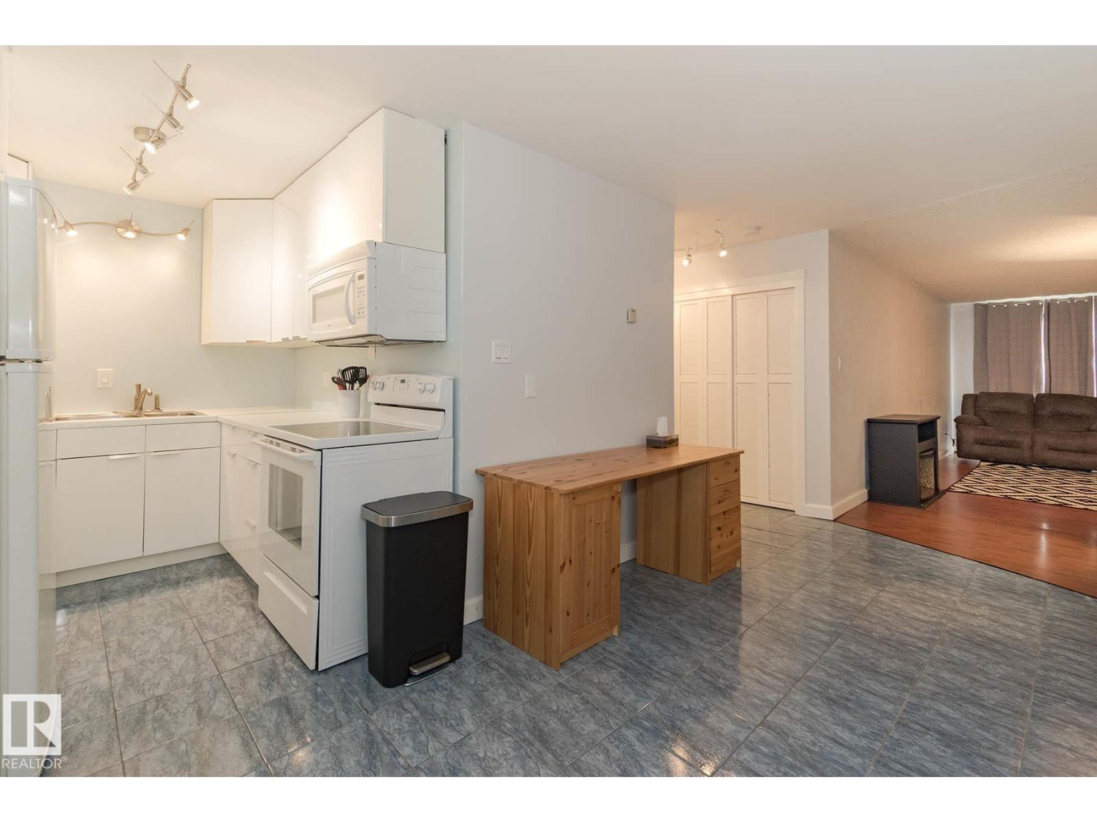 Photo 11 of 102 11325 109 Av Nw, Edmonton AB