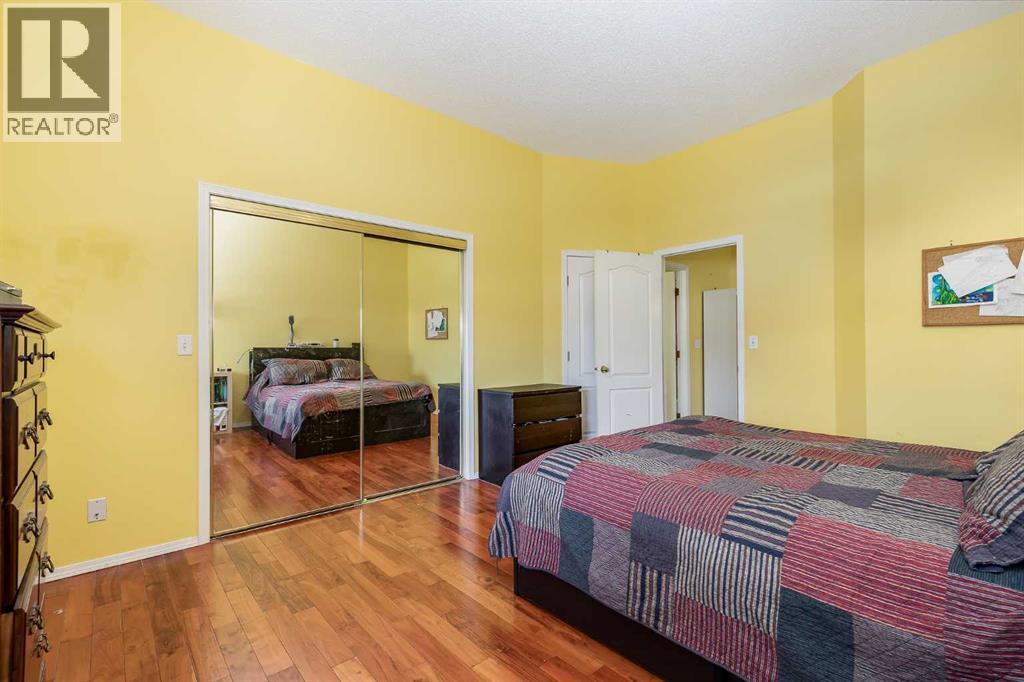 Photo 15 of 127 Tuscarora Way Nw, Calgary AB