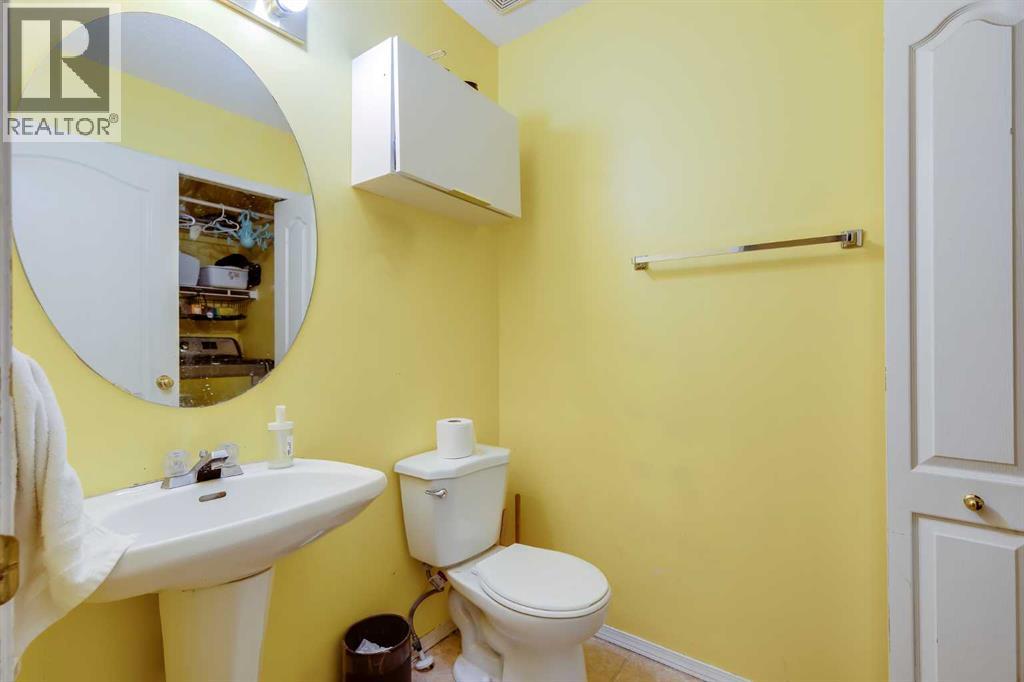 Photo 11 of 127 Tuscarora Way Nw, Calgary AB