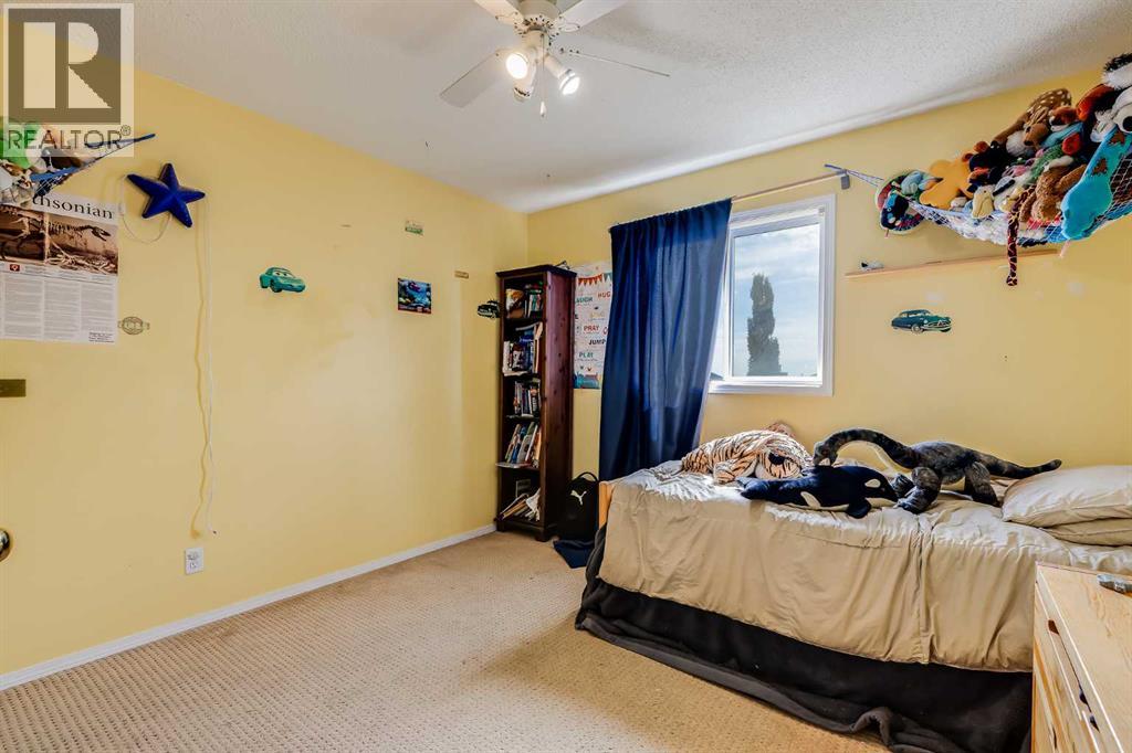Photo 19 of 127 Tuscarora Way Nw, Calgary AB
