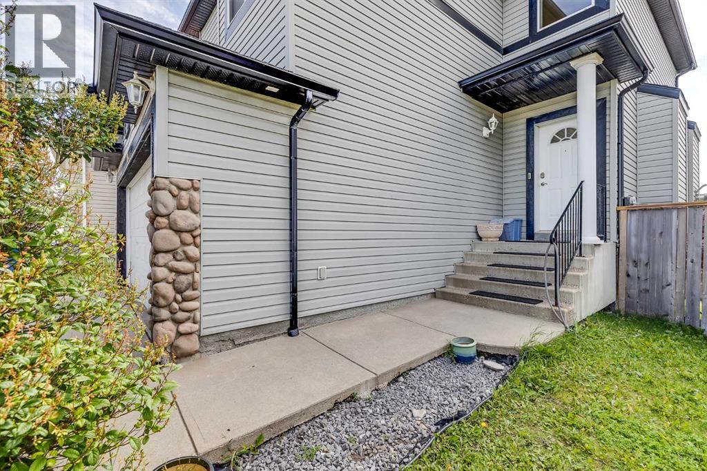Photo 2 of 127 Tuscarora Way Nw, Calgary AB