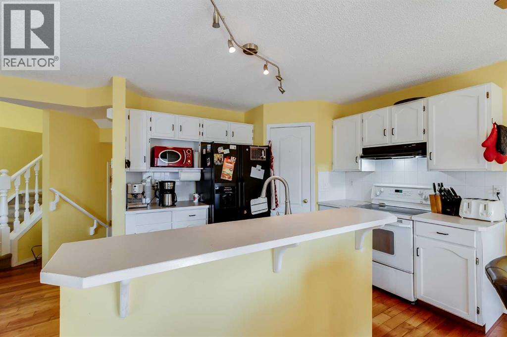 Photo 8 of 127 Tuscarora Way Nw, Calgary AB