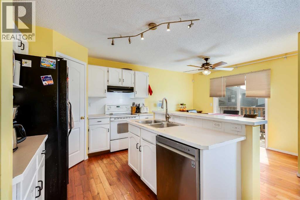 Photo 7 of 127 Tuscarora Way Nw, Calgary AB