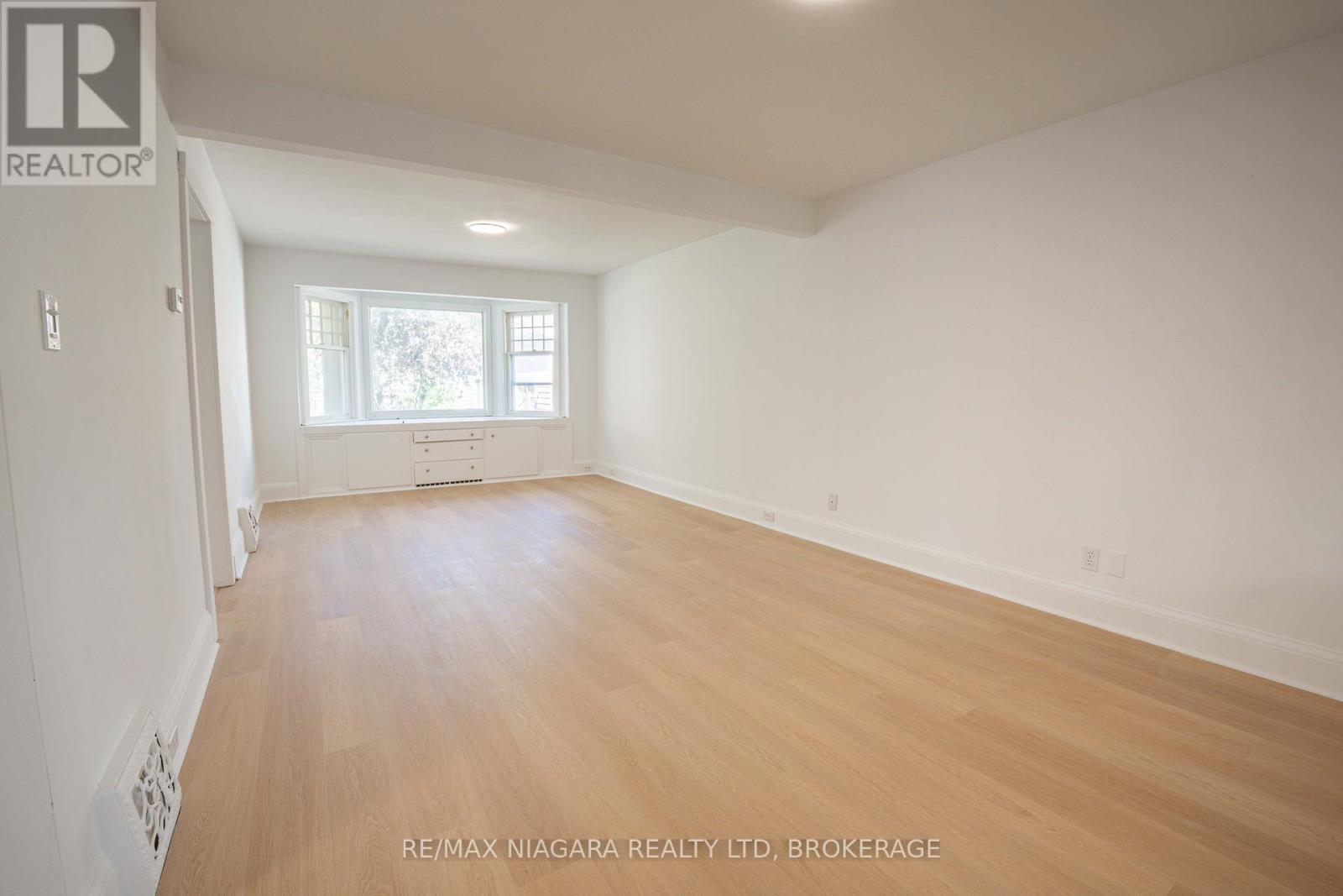 Photo 12 of 249 Russell Avenue, St Catharines ON