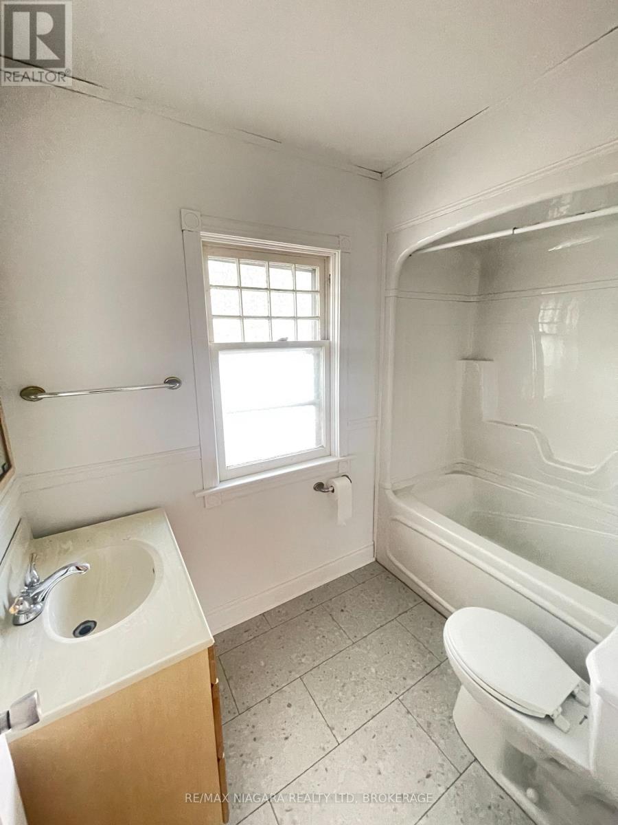 Photo 26 of 249 Russell Avenue, St Catharines ON