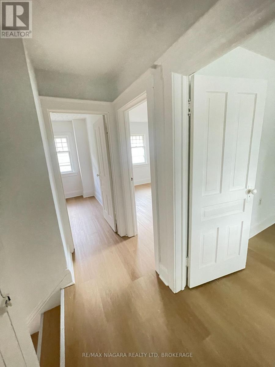 Photo 7 of 249 Russell Avenue, St Catharines ON